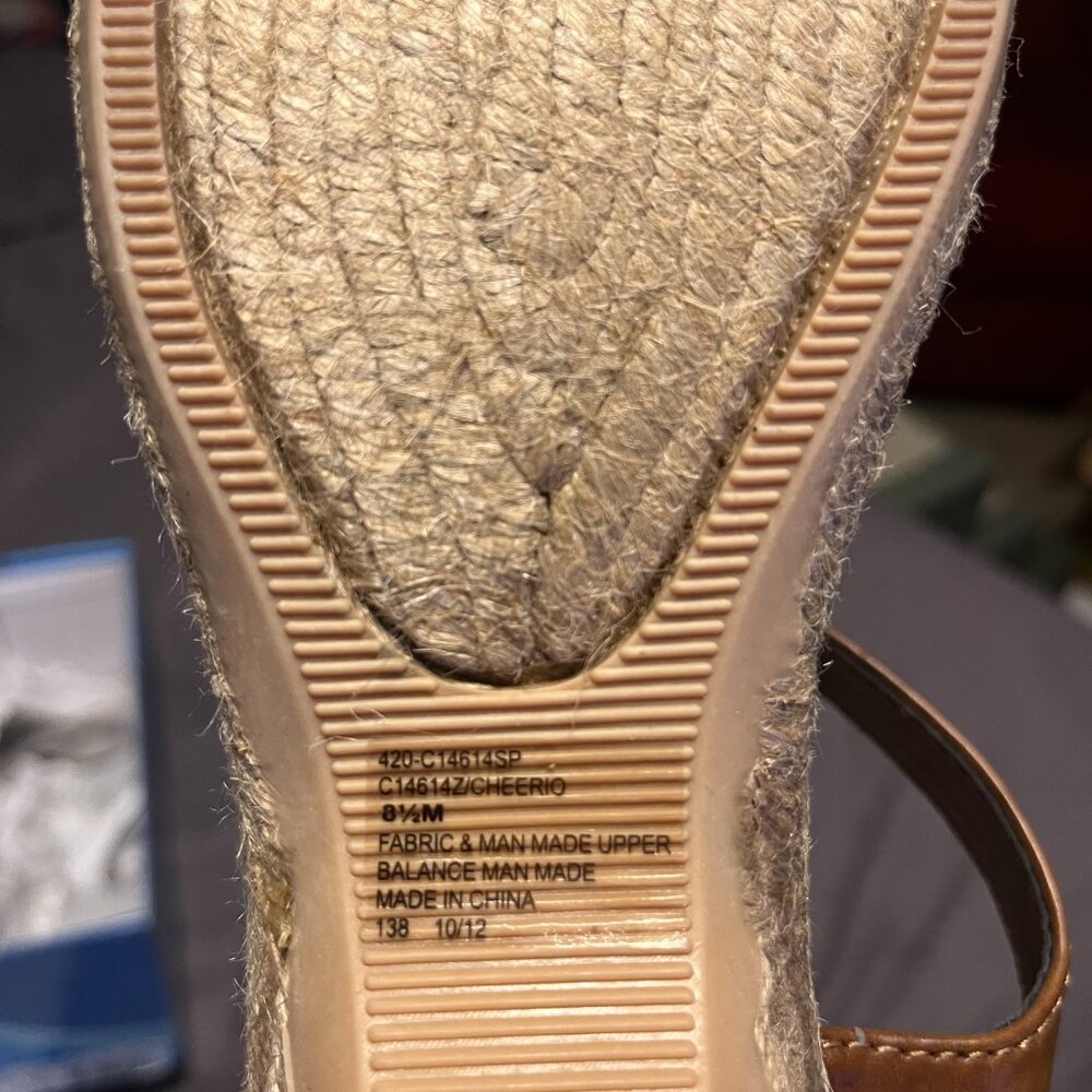 Cliffs by White Mountain "Cheerio" Sandals Size 8.5 - new in box - Picture 2 of 6